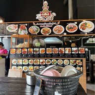 ราดหน้าทศกัณฐ์ สาขา2 ตลาดสวนสุพรรณ ติดดรีมเวิลด์ สาขาคลอง3 ตลาดสวนสุพรรณ ติดดรีมเวิล์ด