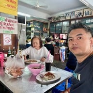 เฮียชัยเป็ดย่าง Hia Chai Ped Yang ตลาดฉัตรไชย - เจ้าดังหัวหิน