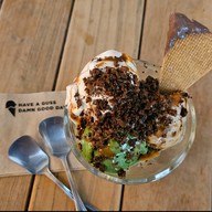 เมนูของร้าน Guss Damn Good เดอะคอมมอนส์ ศาลาแดง (The Commons Saladaeng)