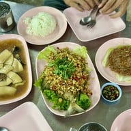 ในรู บ้านเลขที13 ถ. นิพัทธ์อุทิศ 3 ซอย 1