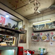 ในรู บ้านเลขที13 ถ. นิพัทธ์อุทิศ 3 ซอย 1