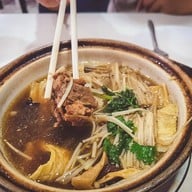 เสรีแต่เตี้ยม ตลาศาลเจ้า