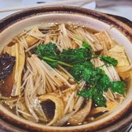 เสรีแต่เตี้ยม ตลาศาลเจ้า