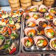 เสรีแต่เตี้ยม ตลาศาลเจ้า