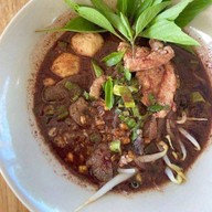 ร้านชาลิณีก๋วยเตี๋ยวและตามสั่ง ซอยข้างไทยสาละวัน