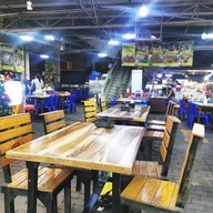 บรรยากาศ เล็กหงษ์ ข้าวต้มปลา ตลาดพลู