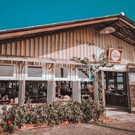 ยุ้งเกลือบ้านแหลม