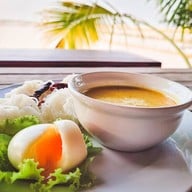 ยุ้งเกลือบ้านแหลม