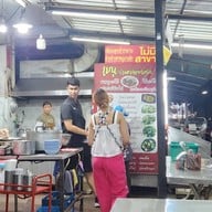 บรรยากาศ ข้าวขาหมูบางรัก เชียงราย