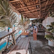 ยุ้งเกลือบ้านแหลม