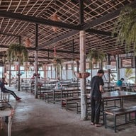 ยุ้งเกลือบ้านแหลม