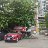 หน้าร้าน เนื้อตุ๋นท่าน้ำสาธุประดิษฐ์ ยานนาวา (Yan Nawa)