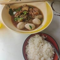 เมนูของร้าน เนื้อตุ๋นท่าน้ำสาธุประดิษฐ์ ยานนาวา (Yan Nawa)