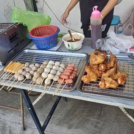 ลูกชิ้นเนื้อย่างตลาดเช็คอินเจริญนคร