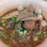 เมนูของร้าน ก๋วยเตี๋ยวห้วยพลูรสเด็ด