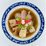 ก๋วยเตี๋ยวเนื้อตุ๋น เฮียจั๊วเซียนตุ๋น ศูนย์อาหาร Just Food