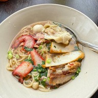 ร้านบะหมี่ก้วง สาขา2 ท่ารถ99