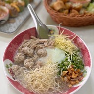 เมนูของร้าน Hisoviet ไฮโซเวียต ข้าวเปียกหน้าเทศบาล