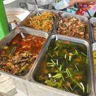 บรรยากาศ เล็ก ช้าวราดแกง
