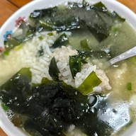 เมนูของร้าน โจ๊กก๋วยเตี๋ยว อร่อยอยู่ บางโพ