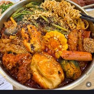 หม่าล่าหม้อไฟ  เเสมดํา