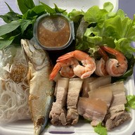 BALLY CAFE เมี่ยงคำโต บรบือ