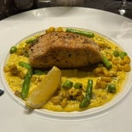 Elementi Rooftop Restaurant & Bar โรงแรม ฮอลิเดย์ อินน์ แอนด์ สวีท ระยอง