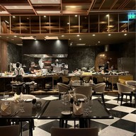 Elementi Rooftop Restaurant & Bar โรงแรม ฮอลิเดย์ อินน์ แอนด์ สวีท ระยอง