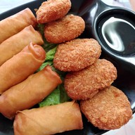 เหลา จาน เดียว ข้าวผัดปู -