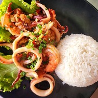 เหลา จาน เดียว ข้าวผัดปู -