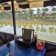 บรรยากาศ โกบอยก๋วยเตี๋ยวเรือ เรือใหญ่