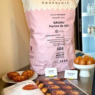 บรรยากาศ YOLK เจริญนคร