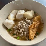 นายฮวด ก๋วยเตี๋ยวลูกชิ้นปลา ทำเอง ซอยพญานาค