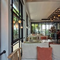 บรรยากาศ Cold Spring Café Chokchai 4 soi 72