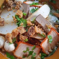 น้องเฟียร์ ก๋วยเตี๋ยว-อาหารตามสั่ง