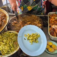 ขาหมู จ.ส.100 เซนต์หลุยส์