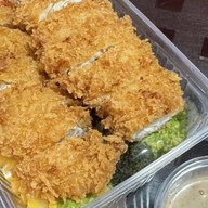 สลัดไก่กรอบ -
