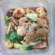 ม๊าอุ๋ย หม่าล่า & หม่าล่าทั่ง & ข้าวหน้าไก่ย่างซอสแดง ตลาดนัดทางรถไฟทางเข้าเยื่องบิ๊กซี