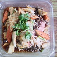 ม๊าอุ๋ย หม่าล่า & หม่าล่าทั่ง & ข้าวหน้าไก่ย่างซอสแดง ตลาดนัดทางรถไฟทางเข้าเยื่องบิ๊กซี