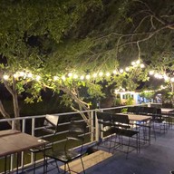 ร้านอาหารบ้านสวนบ่อปลานาข้าว