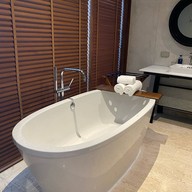 Atta Lakeside Resort Suite