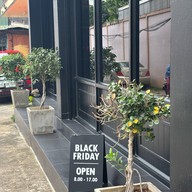Black Friday Coffee Shop แม่สาย