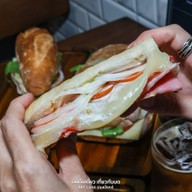 O.G. Sandwich Shop นางลิ้นจี่