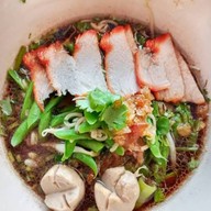 บะหมี่เกี๊ยวหมูแดง หมูกรอบ 28