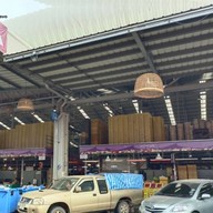 ตลาดสี่มุมเมือง