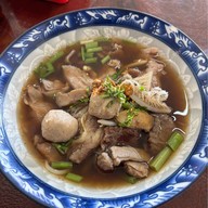 เมนูของร้าน เตี๋ยวตุ๋นอมตะ อ่างศิลา อ่างศิลา