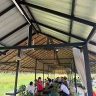 สวนอาหาร ติดลม ( นั่งห้อยขาริมทุ่งนา ) สาขา คุ้มเกล้า ลาดกระบัง