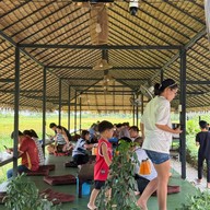 สวนอาหาร ติดลม ( นั่งห้อยขาริมทุ่งนา ) สาขา คุ้มเกล้า ลาดกระบัง