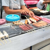 ลูกชิ้นปิ้ง BTS สนามเป้า ทางออก 3