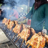 ร้านโอ๋ ไก่ย่างวิเชียรบุรี(เจ้าเก่า)